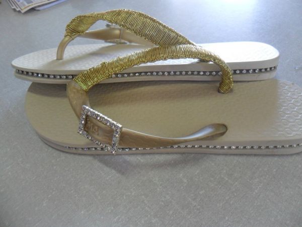 Chinelo Ipanema com Strass, Fita Cetim e Piercing (Cód. 16)