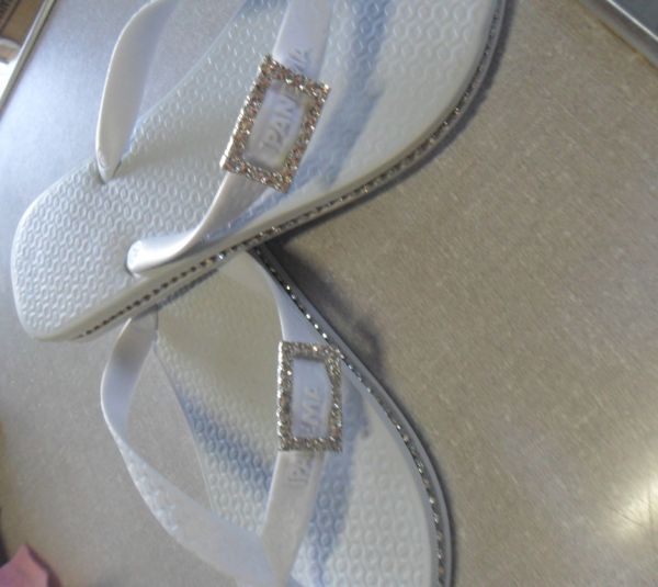 Chinelo Ipanema com Strass em torno e Piercing (Cód. 11)